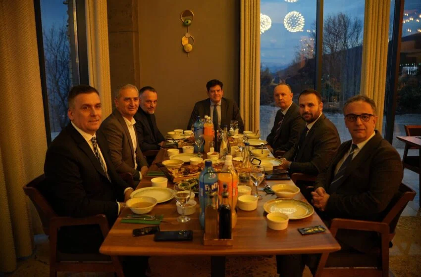 Kryeparlamentari Gashi dhe Ministrat e VLEN it në iftar me Ambasadorin e BE së