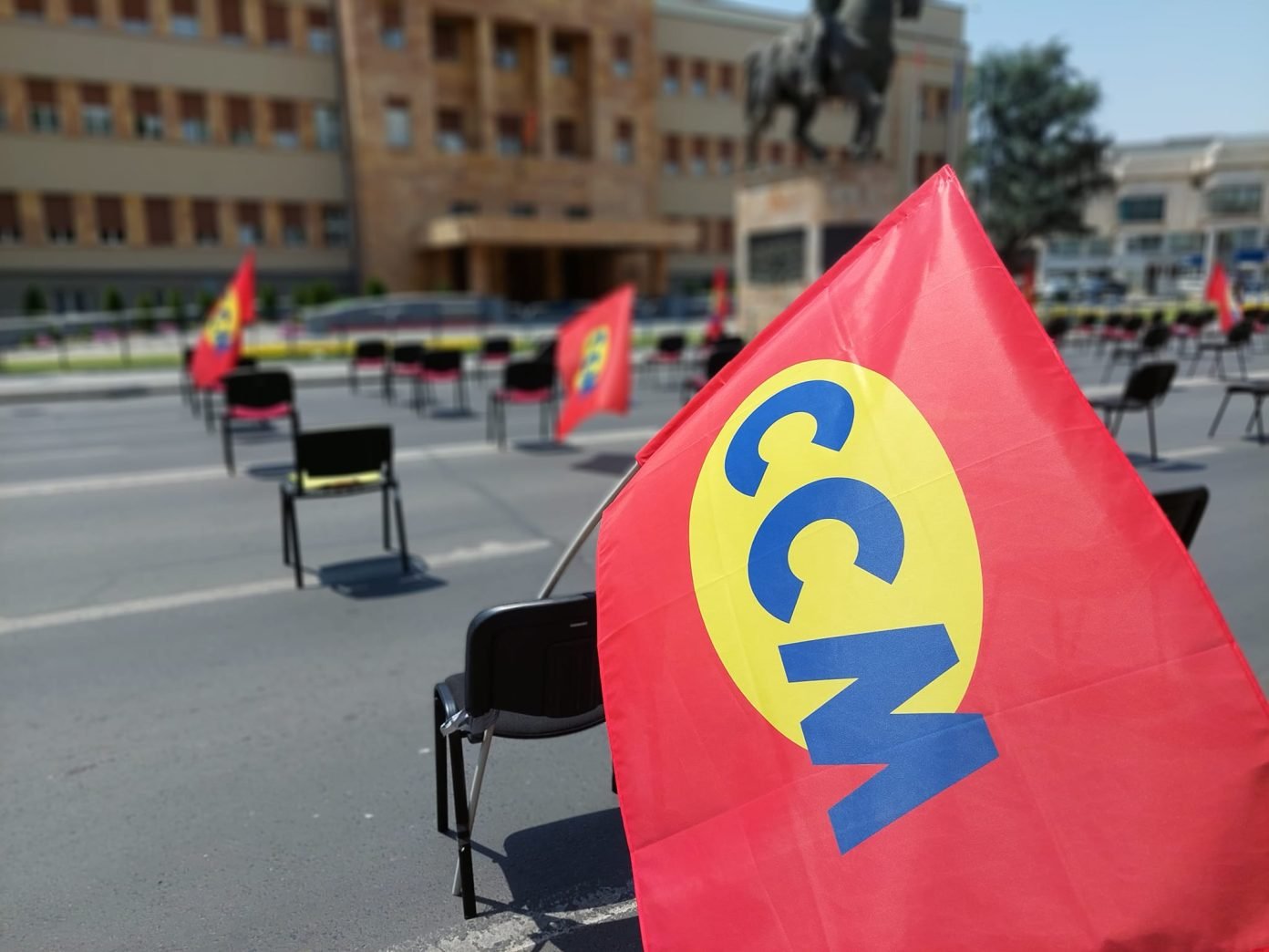 LSM  Një e treta e punëtorëve jetojnë me të ardhura në prag të varfërisë  më 14 mars protestojmë për paga më dinjitoze