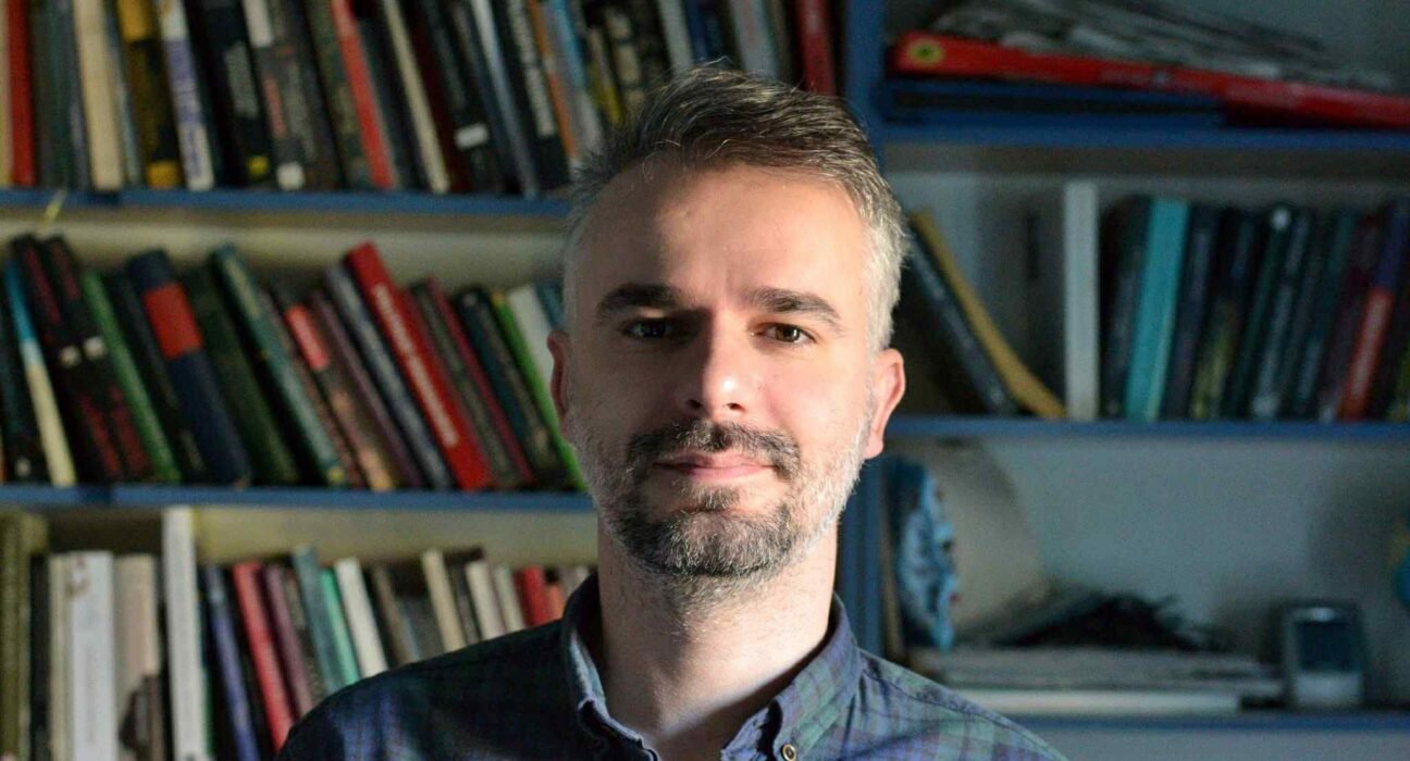 Adem Jashari dhe miti i heroit popullor  nga rezistenca lokale në simbol kombëtar