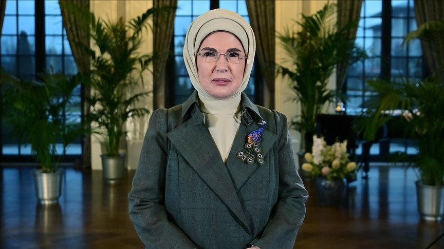 Zonja e parë turke  Gati gjysma e të gjitha vdekjeve te fëmijët nën 5 vjeç shkaktohen nga uria