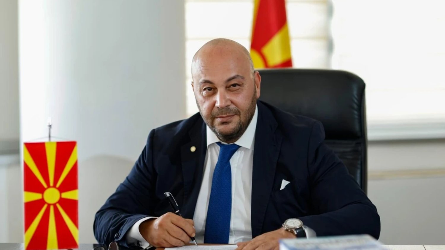 Kryetari i Gjykatës Kushtetuese  Ai që ka makinë duhet të ketë edhe telefon edhe e mail  nëse jo le të vozitet me kali