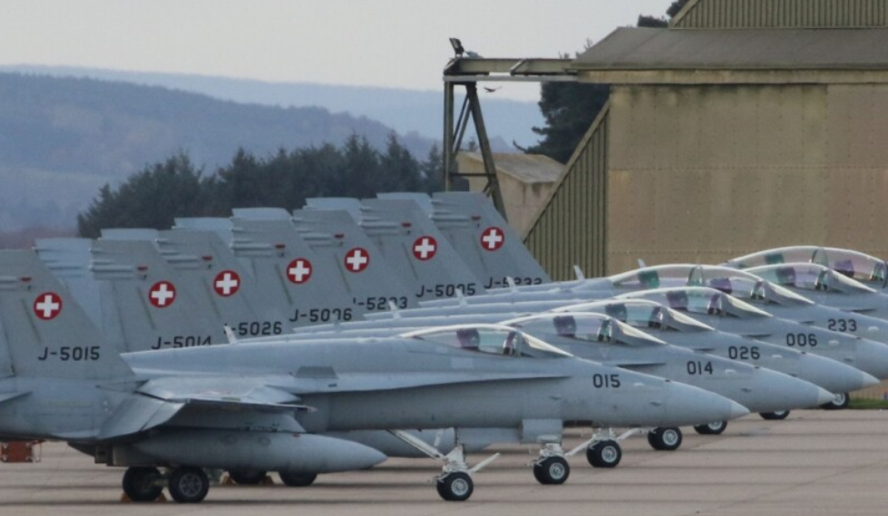 Zvicra refuzon dy fluturime ushtarake amerikane që lidhen me luftën në Iran  lejon tre të tjera