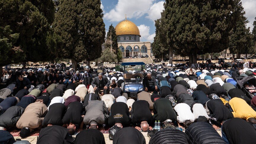 Xhamia Al Aksa rihapet për besimtarët për namazin e parë të xhumasë pas një mbylljeje disa javore