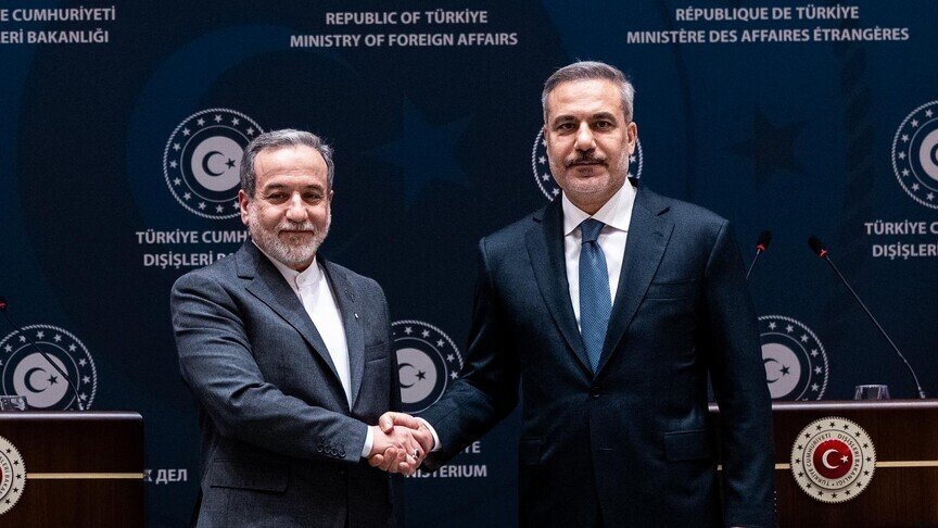 Shefat e diplomacisë turke dhe iraniane diskutojnë zhvillimet e fundit në bisedimet mes Teheranit dhe Washingtonit