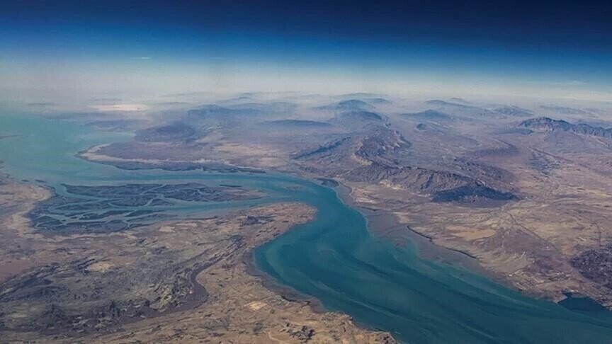 Supertankeri iranian arrin në ujërat e Iranit përmes Hormuzit  pavarësisht kërcënimeve për bllokadë nga SHBA ja