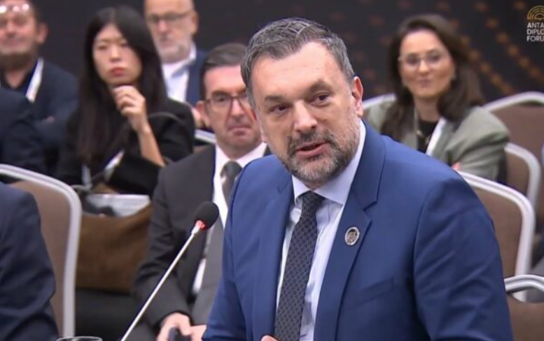 Ministri i Jashtëm i Bosnjës kritikon Serbinë  Përderisa mbroni kriminelët e luftës  s mund të ketë fqinjësi të mirë