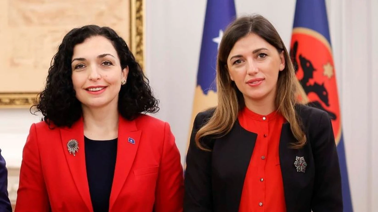 Osmani nesër ia dorëzon detyrën e presidentes Albulena Haxhiut