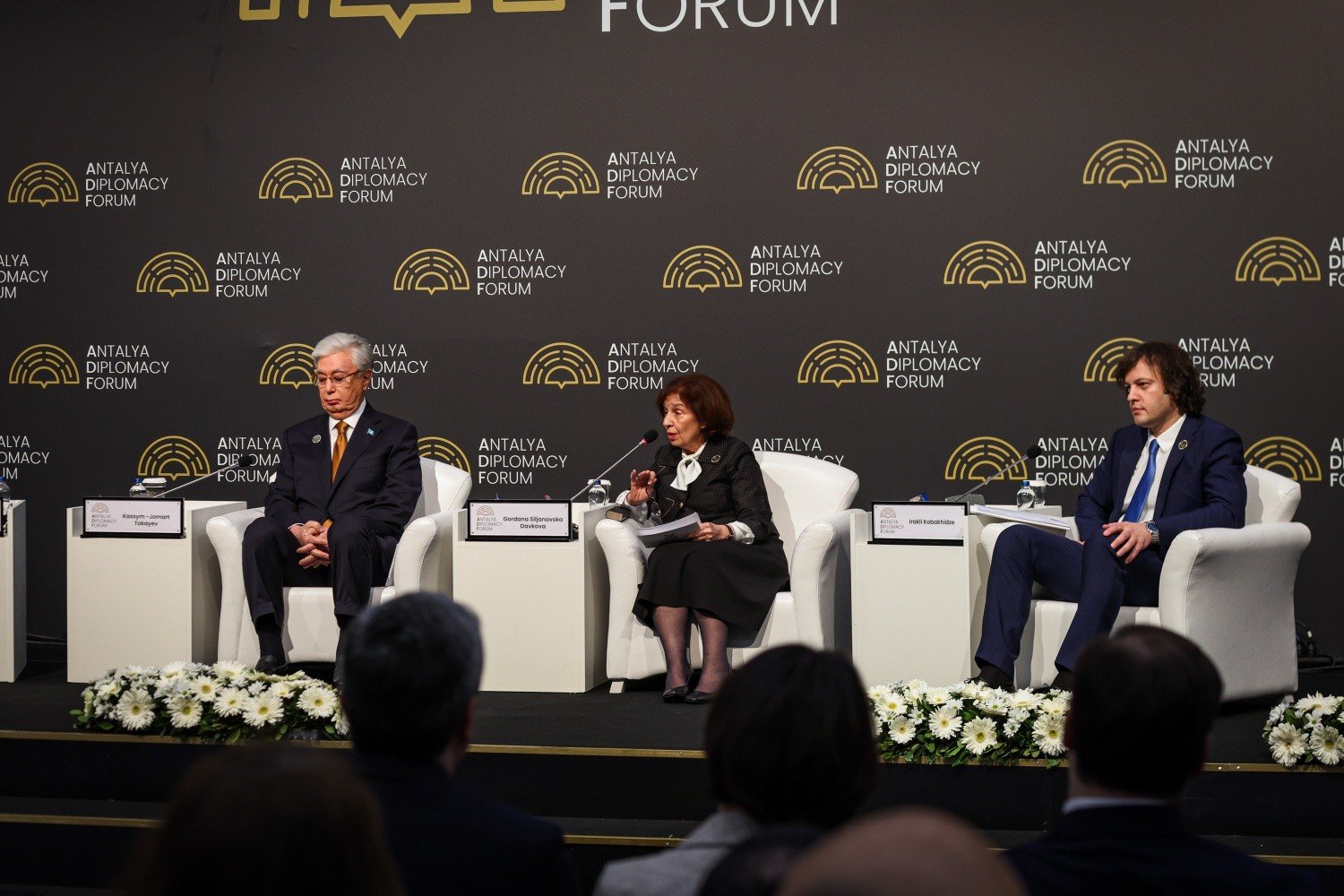 Siljanovska Davkova nga Antalia  Bota përballet me rrezik në rritje nga autoritarizmi dhe kriza e lidershipit