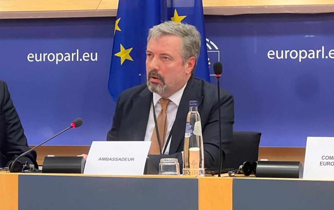 Ambasadori Bajrami emërohet kryenegociator në dialogun me Serbinë