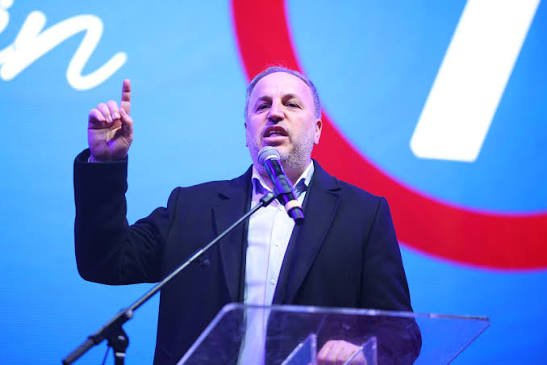 Adnan Azizi   Ali Ahmetit  Demagogjia juaj nuk i bën përshtypje asnjë shqiptari  të njohin si  pare e kuqe 