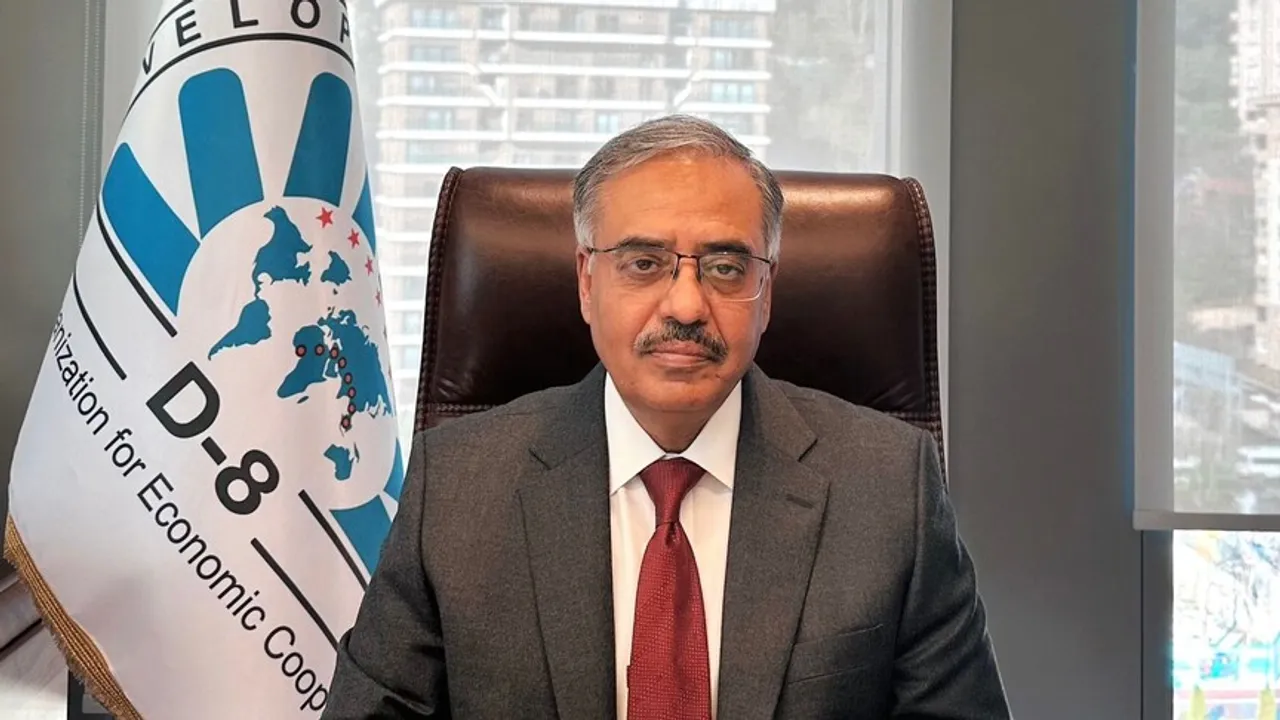 D 8  Pakistani  Turqia dhe Egjipti të angazhuar aktivisht në ndërmjetësim e konfliktit në Iran