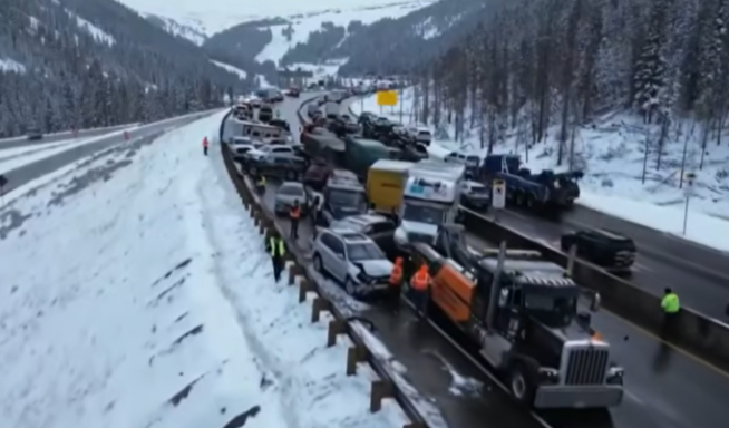  VIDEO  Përplasje masive në Kolorado  mbi 70 automjete të përfshira në aksident  Tetë persona të plagosur
