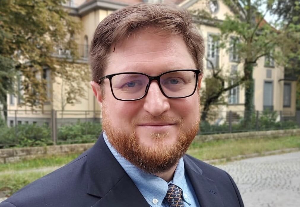 Shenja  Prej këtu  ku 