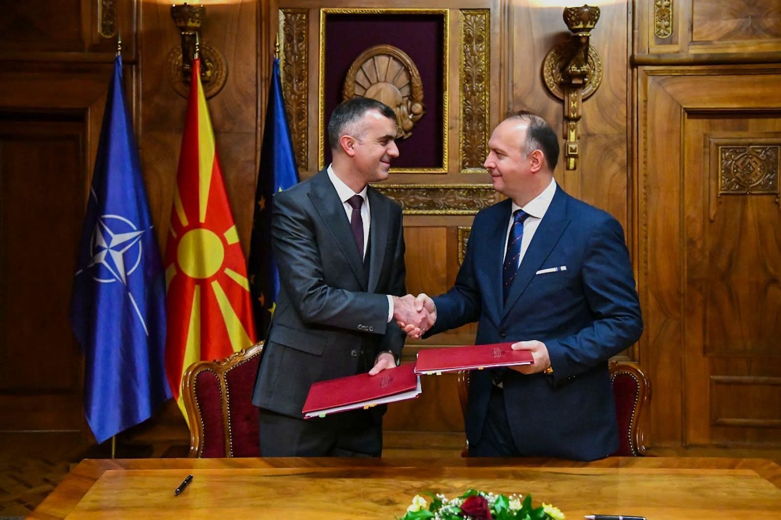 Kryeparlamentari Gashi  Sot në Kuvend nënshkruam Memorandum Bashkëpunimi me Avokatin e Popullit  Faton Selami