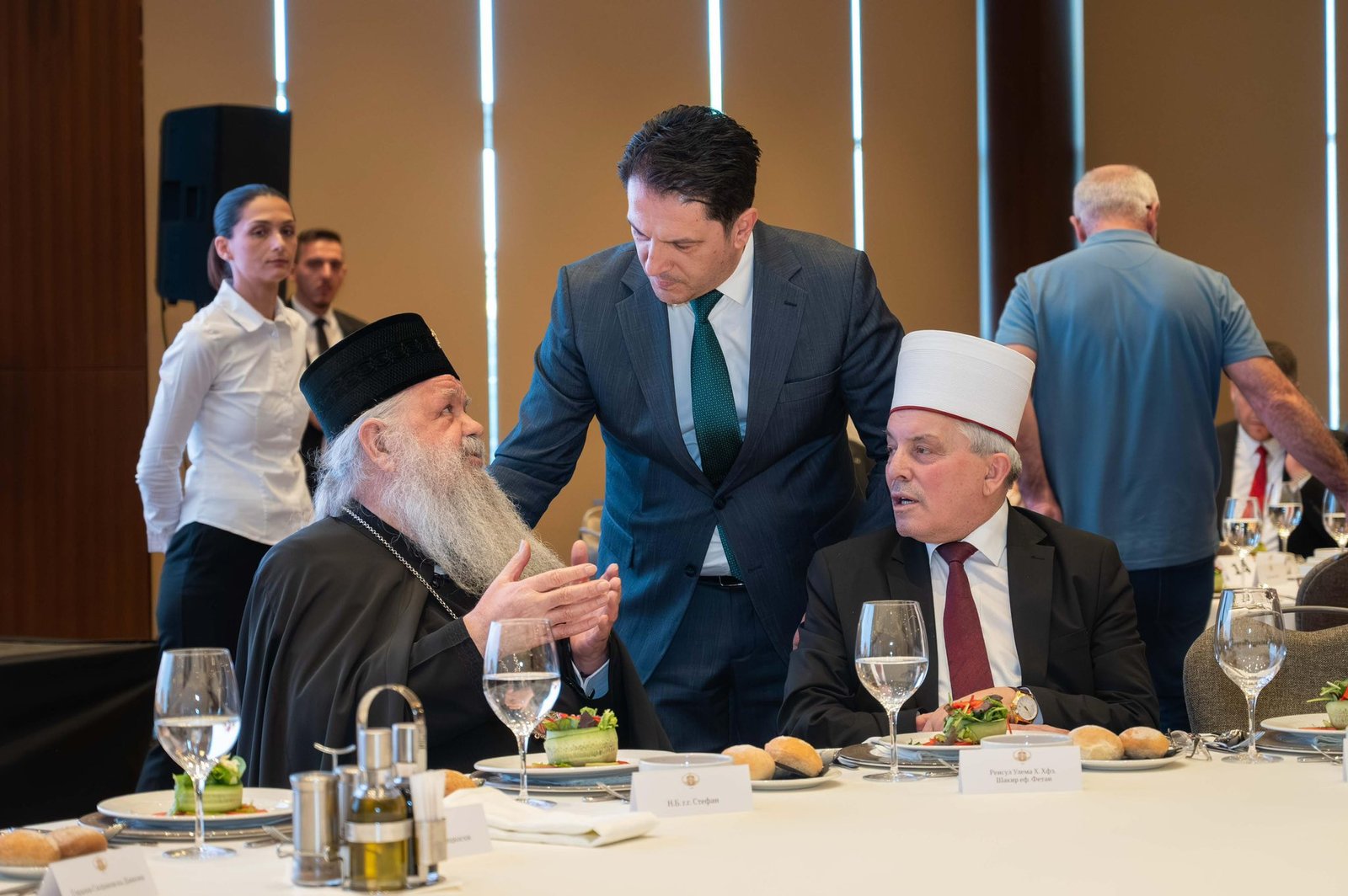 Bekim Sali merr pjesë në drekën e Pashkëve të organizuar nga Mickoski