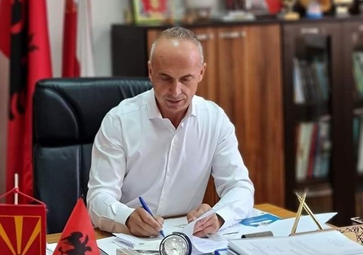 Skandal në Komunën e Kërçovës  Ndriçimi publik kthehet në aferë 1 6 milionës euro  ngrihet padi ndaj Fatmir Deharit