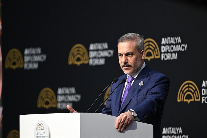 Kryediplomati turk Fidan  Turqia zgjeron rolin diplomatik  Antalya bëhet qendër tërheqëse për liderët botërorë