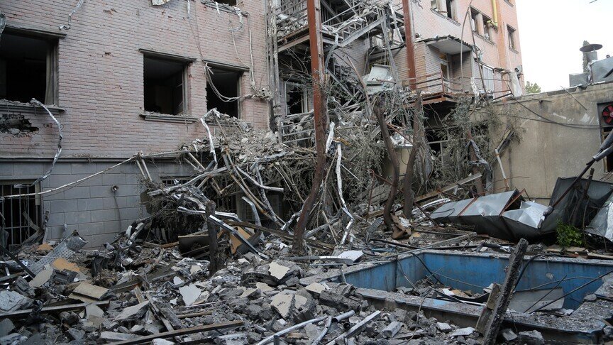 Irani thotë se do të përdorë pjesë të të ardhurave nga nafta për të rindërtuar infrastrukturën e dëmtuar