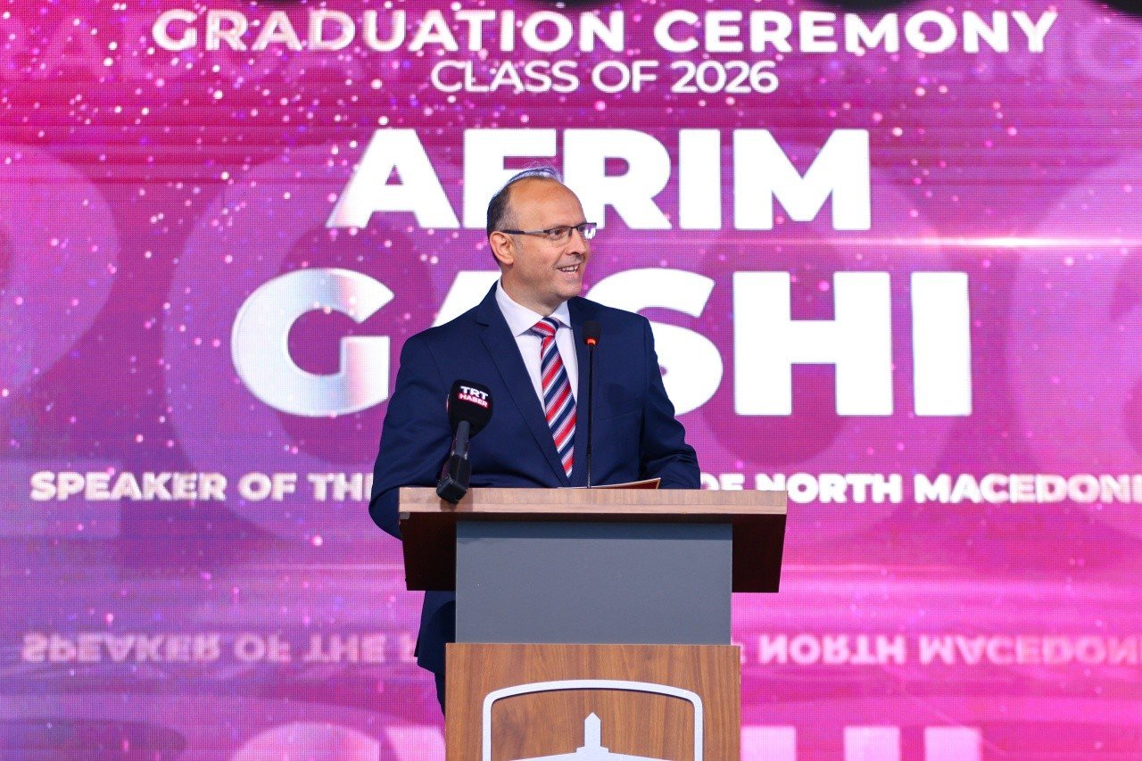 Kryeparlamentari Gashi në ceremoninë e diplomimit në IBU  Arsimi është investimi më i sigurt për të ardhmen