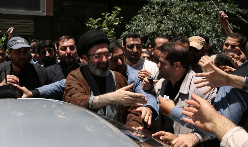 Khamenei i prerë  Nuk do të pranojmë transferimin e uraniumit të pasuruar jashtë Iranit