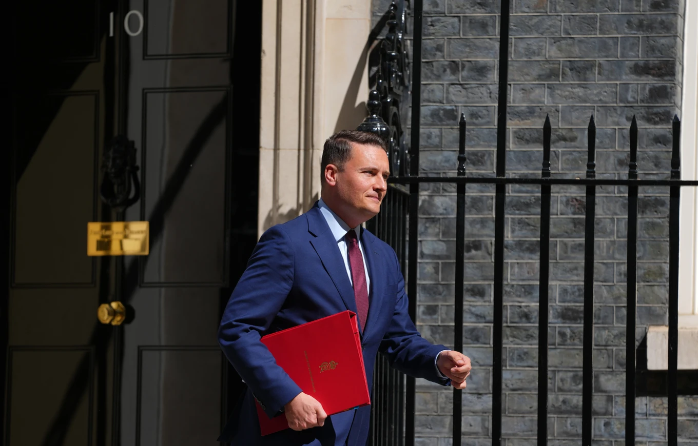 Dorëhiqet sekretari i Shëndetësisë i Starmerit  Wes Streeting