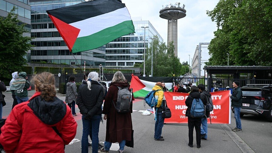 Protestuesit mblidhen jashtë transmetuesit belg kundër pjesëmarrjes së Izraelit në Eurovizion