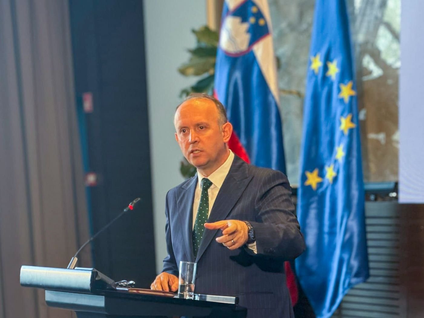 Kryeparlamentari Gashi uron 1 Majin  Puna dinjitoze dhe mbrojtja e të drejtave të punëtorëve mbeten prioritet