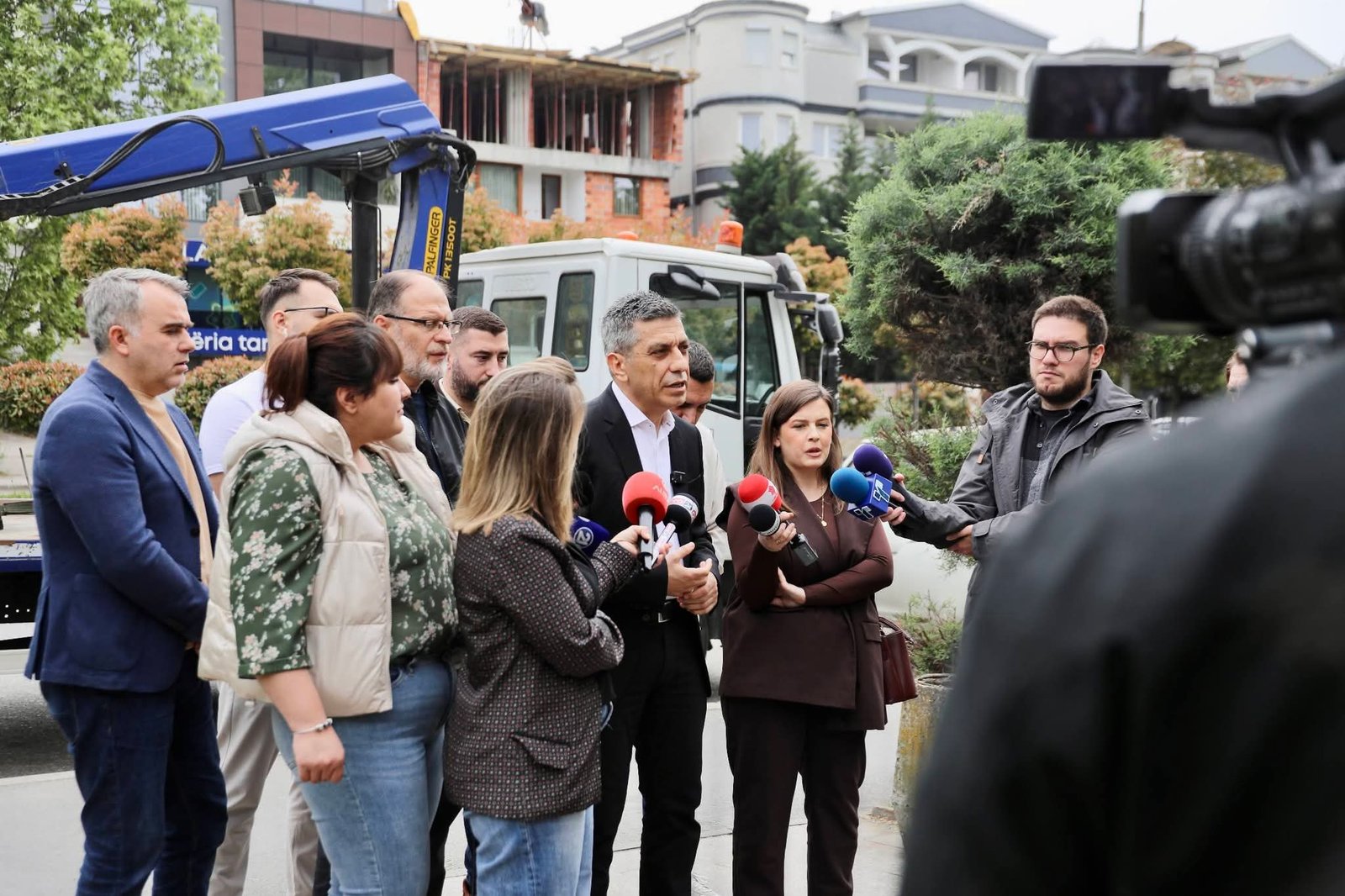 Mexhiti  Nga Çairi po largohen mbi 200 vetura të braktisura