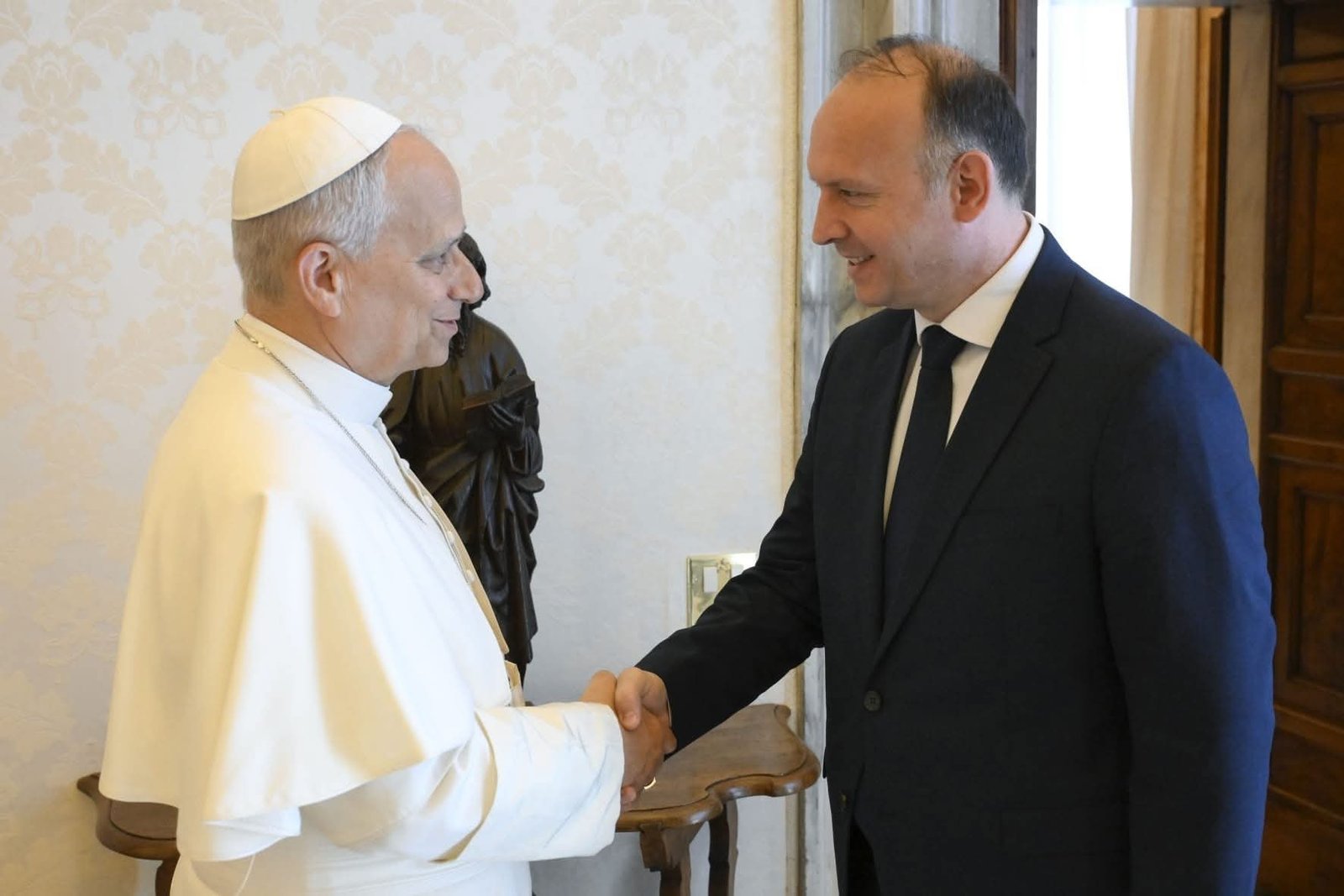 Kryeparlamentari Afrim Gashi takon Papa Leonin XIV në Vatikan  Dialogu dhe bashkëjetesa në fokus
