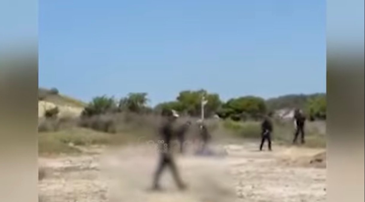 VIDEO  TMERR në Zvërnec  persona të maskuar tërheqin zvarrë banorët gjatë protestës