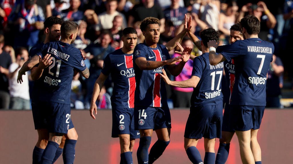 PSG synon transferimin e madh  Rayan Cherki në listën kryesore të Luis Enrique