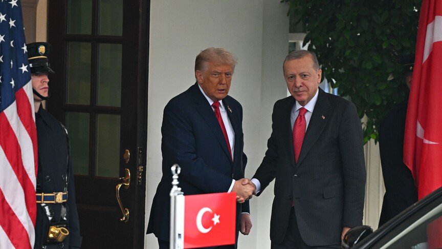 Erdogan dhe Trump diskutojnë në telefon zhvillimet rajonale dhe marrëdhëniet Turqi SHBA