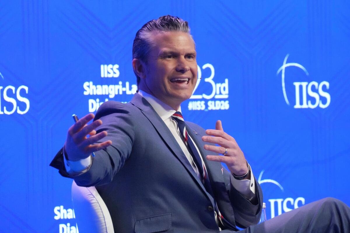 Hegseth  SHBA e gatshme të rifillojë sulmet ndaj Iranit nëse dështojnë negociatat