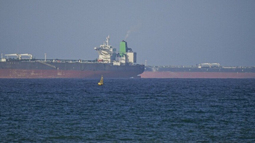 Iran  disa anije tregtare përfshihen nga flakët në portin Dayyer