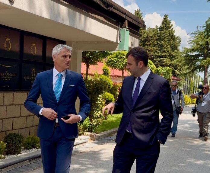 Latifi nga MEPSO dhe Kolak nga KONÇAR inspektojnë nënstacionin 400 kV në Ohër  pjesë e projektit për lidhjen me Shqipërinë