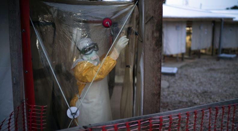 OBSH  600 raste të dyshuara me Ebola dhe 139 vdekje të regjistruara
