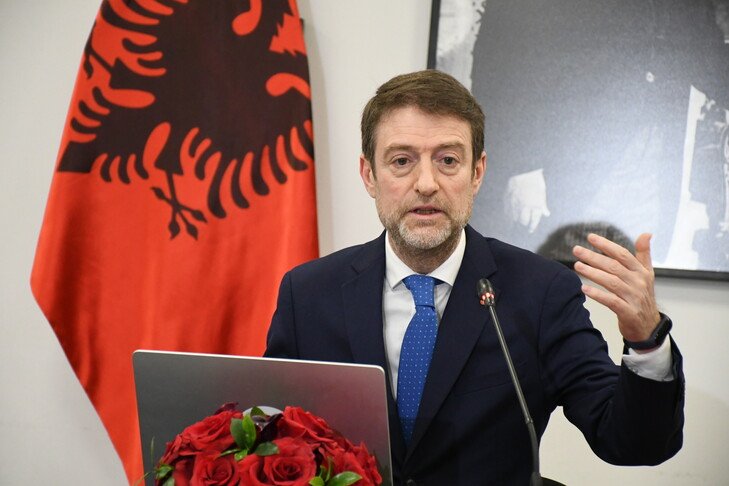 Ministri Hoxha  Shqipëria nuk do të tërhiqet nga Kievi dhe mbështetja për Ukrainën