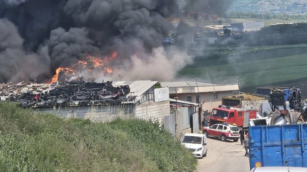 Zjarr në Shkup  digjet deponia në Shuto Orizare
