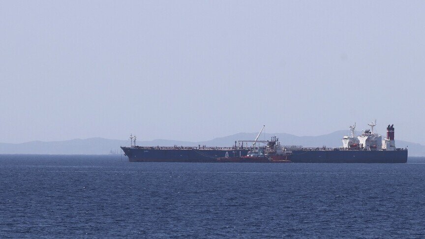 Supertankeri iranian me naftë në vlerë prej 220 milionë dollarësh  shmang  bllokadën amerikane