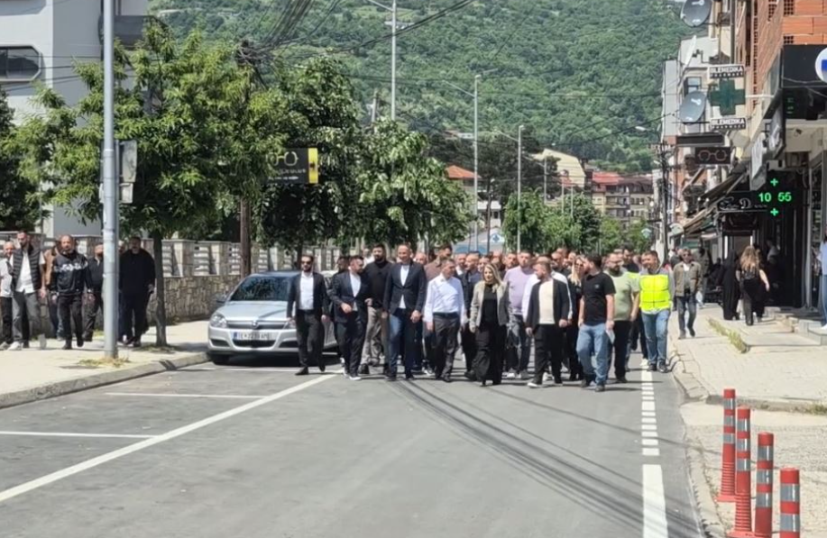 Asfaltohet rruga  Mehmet Pashë Deralla  në Tetovë  investimi prej 30 milionë denarësh lidh tre bulevarde të qytetit
