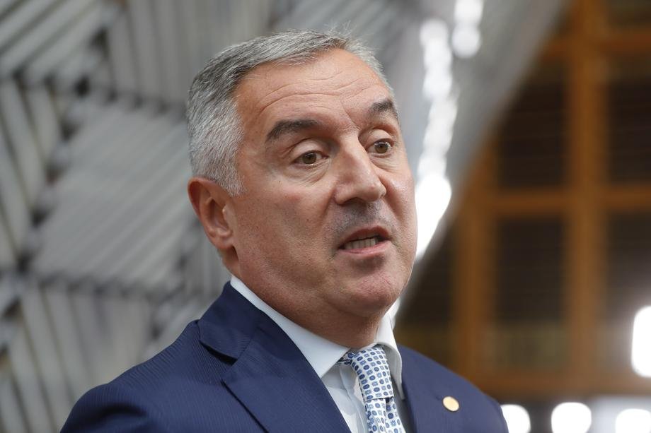 Ish Presidenti i Malit të Zi tregon prapaskenat e skandalit seksual  Serbët angazhuan 27 vajza për të joshur zyrtarët e KFOR it në Kosovë