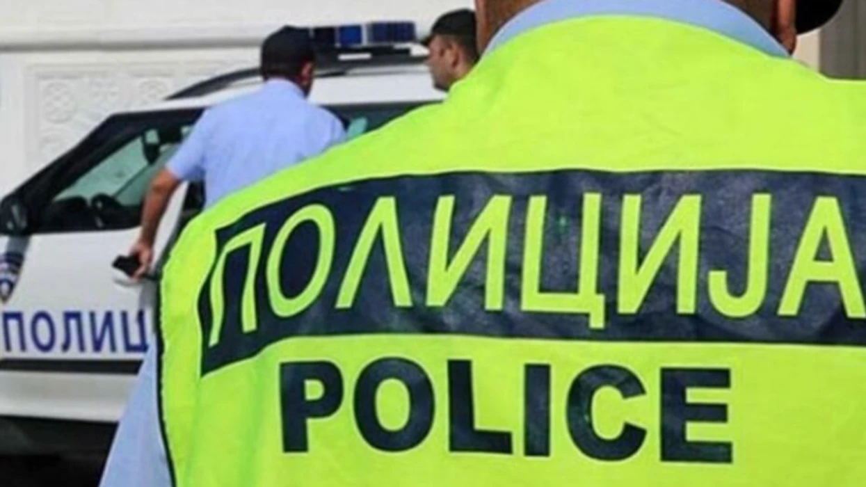 Kërcënim me armë pas një zënke pranë një qendre tregtare në Shkup