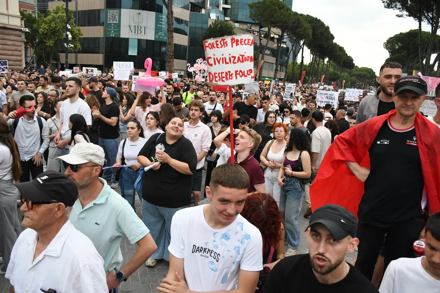  Shqipëria nuk është në shitje   protestat për Zvërnecin nuk ndalen