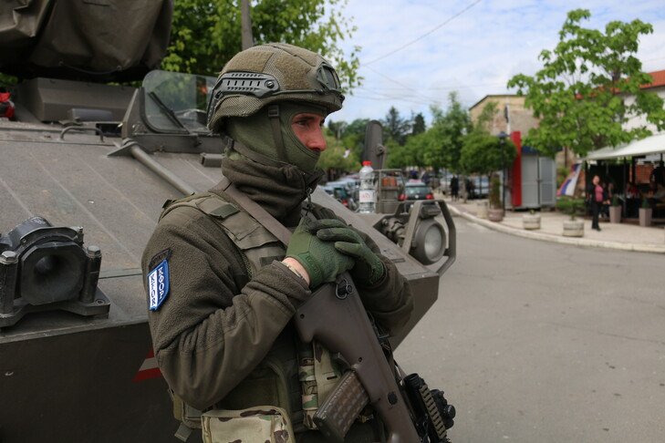 NATO do të reduktojë forcën paqeruajtëse në Kosovë pas përmirësimit të sigurisë