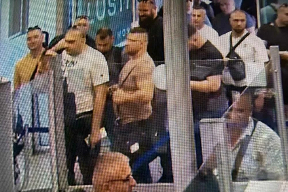 Incident para samitit në Tivat  Mali i Zi dëbon 87 serbë  Serbia ndalon qytetarë malazezë