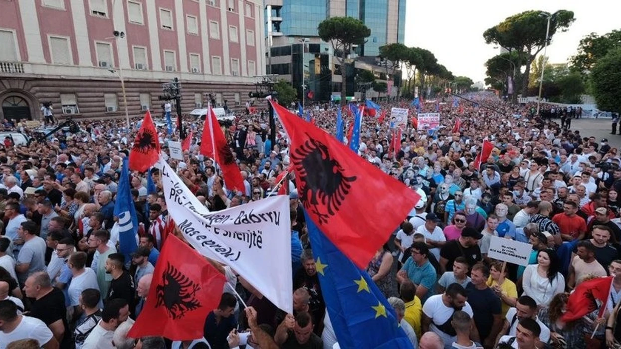 Pesë kërkesat e protestuesve  Dorëheqje e qeverisë Rama dhe anulimi i projektit në Zvërnec