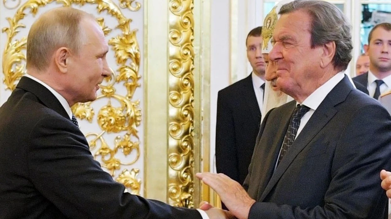 Putin dhe ish kancelari gjerman Schroder janë takuar në Moskë