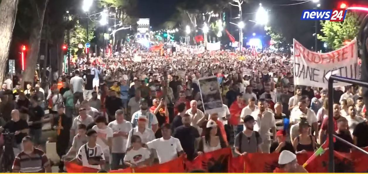 Dita e 24 t e protestës  Qytetarët kërkojnë dorëheqjen e panegociueshme të Ramës
