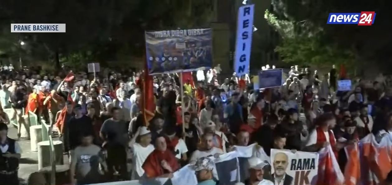 As shiu nuk i ndal  Protesta e 25 t kundër Ramës  Nuk i tolerojmë më të korruptuarit 