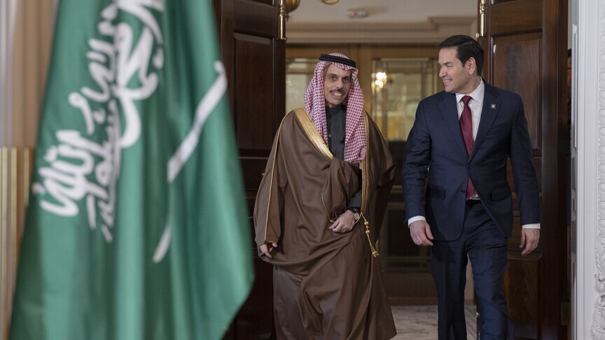 Kryediplomatët sauditë dhe amerikanë diskutojnë marrëveshjen Washington Teheran dhe lundrimin në Ngushticën e Hormuzit